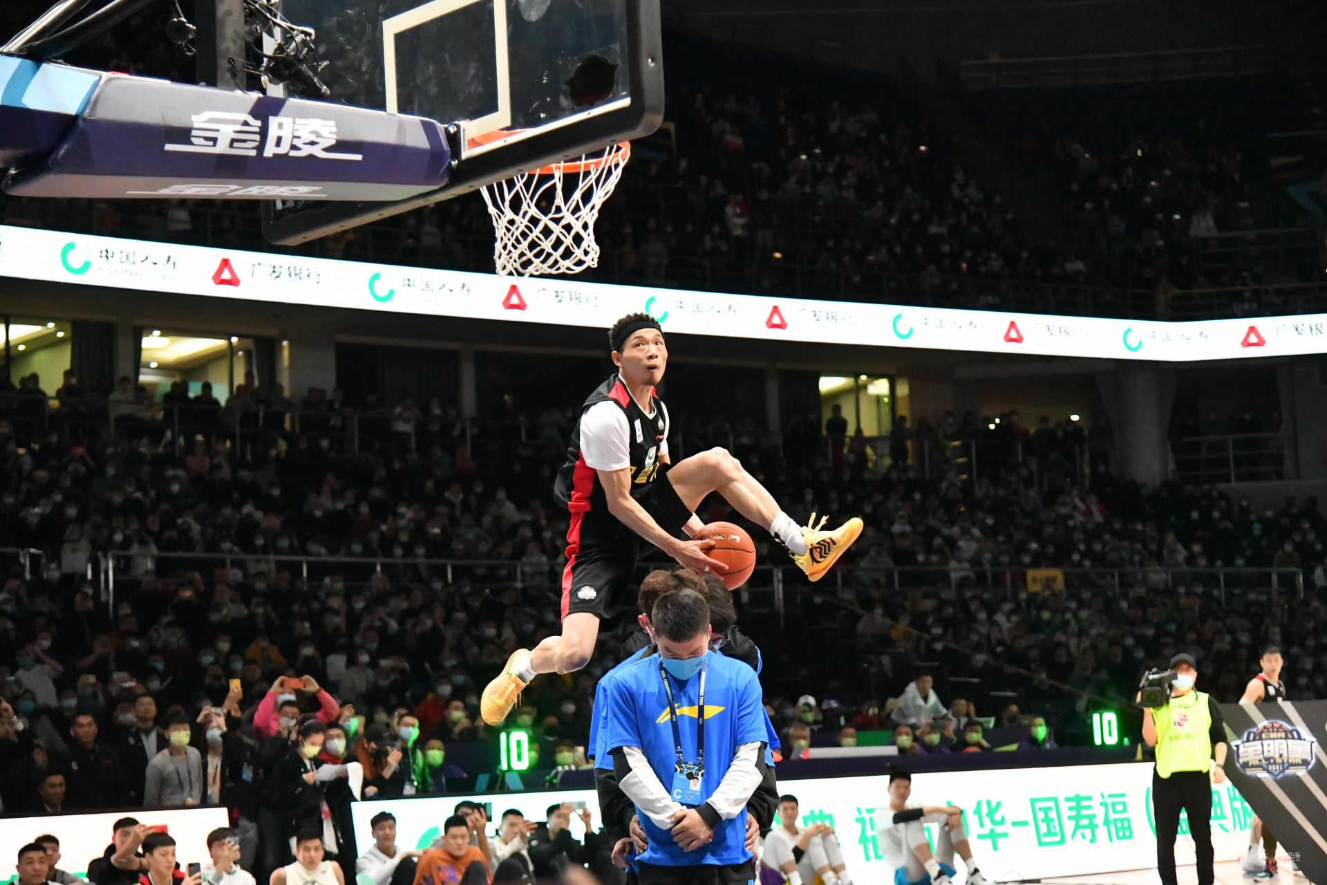 利足球的核 利足球的核