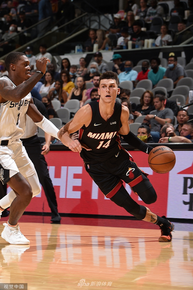 足球联赛的 足球联赛的