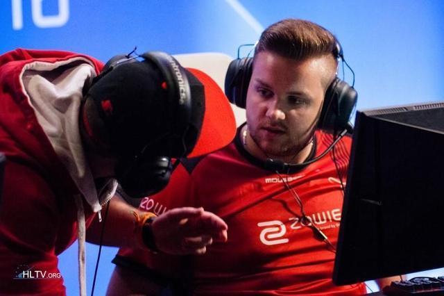 西蒙斯的控 西蒙斯的控